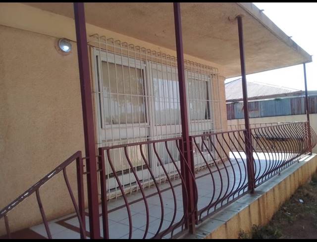 3 BEDROOM HOUSE FOR SALE IN SOUTH HILLS